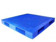 在运输和装卸过程中,如何保护九脚塑料托盘?